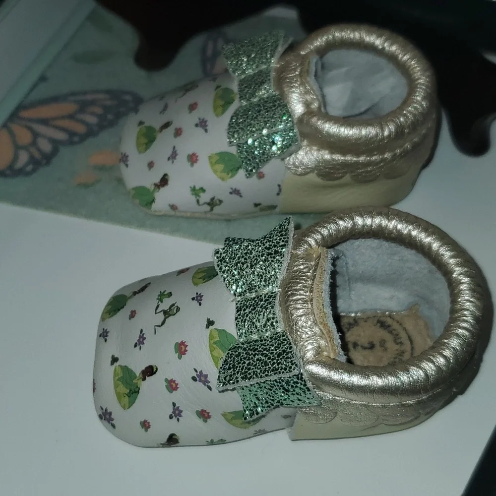 New Freahly Picked X Disney Princess Tiana & The Frog Bow Moccasin Size 2 6-12M